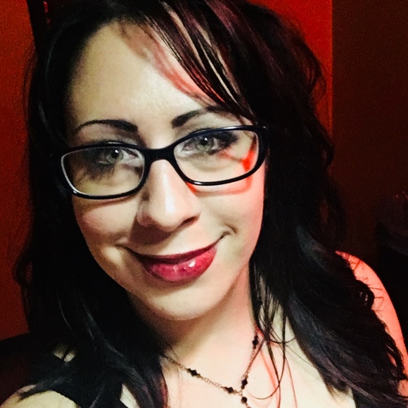 Meet your Posher, Andrianna - Picture 1 of 7